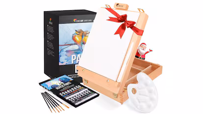 Sorprende como nunca antes en Navidad con estos 23 regalos a alguien que tiene de todo que regalar a alguien que tiene de todo en 2024: kit de accesorios con pinturas acrílicas y lienzo colocado en un caballete.