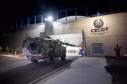 La retirada de un reportaje sobre los deportados por Trump a El Salvador provoca una crisis en CBS (y acaba filtrado en internet) La retirada de un reportaje sobre los deportados por Trump a El Salvador provoca una crisis en CBS (y acaba filtrado en internet)