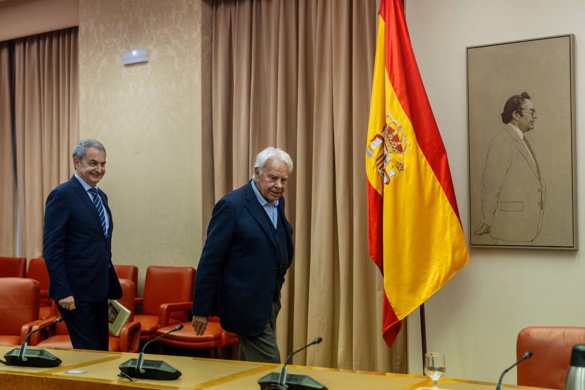Zapatero y Felipe González se reencuentran en el Congreso en un homenaje a Rubalcaba EL PAÍS