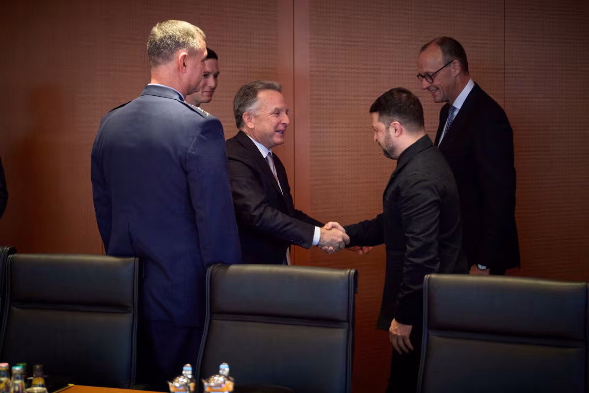 Zelenski y Europa intentan persuadir a Trump de atenuar las cesiones a Rusia en Ucrania EL PAÍS