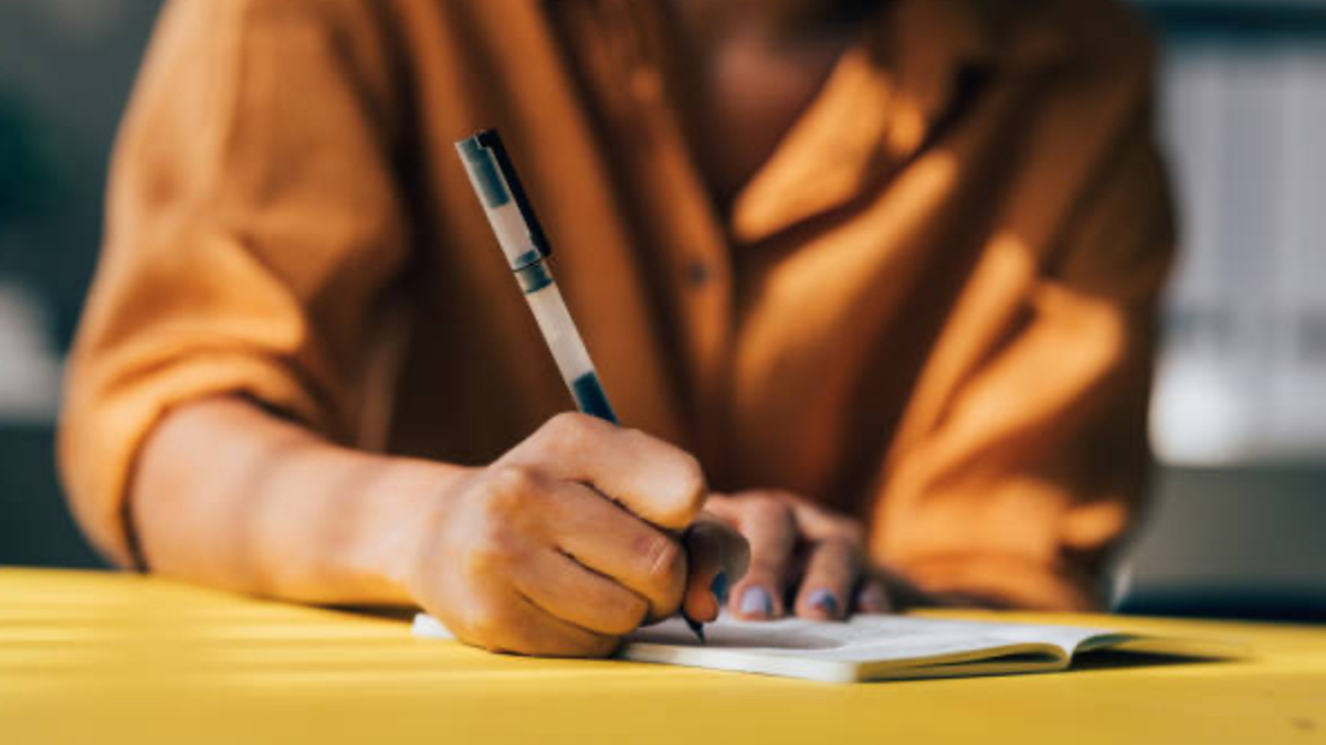 ¿Se aprende mejor si escribimos a mano o en un computador? La ciencia revela cuál es el mejor método para los niños ¿Se aprende mejor si escribimos a mano o en un computador? La ciencia revela cuál es el mejor método para los niños