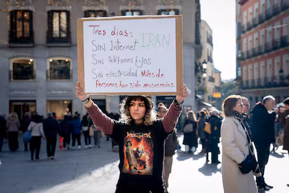 The economic crisis behind protests in Iran: From paying for cooking oil in installments to sleeping on rooftops The economic crisis behind protests in Iran: From paying for cooking oil in installments to sleeping on rooftops