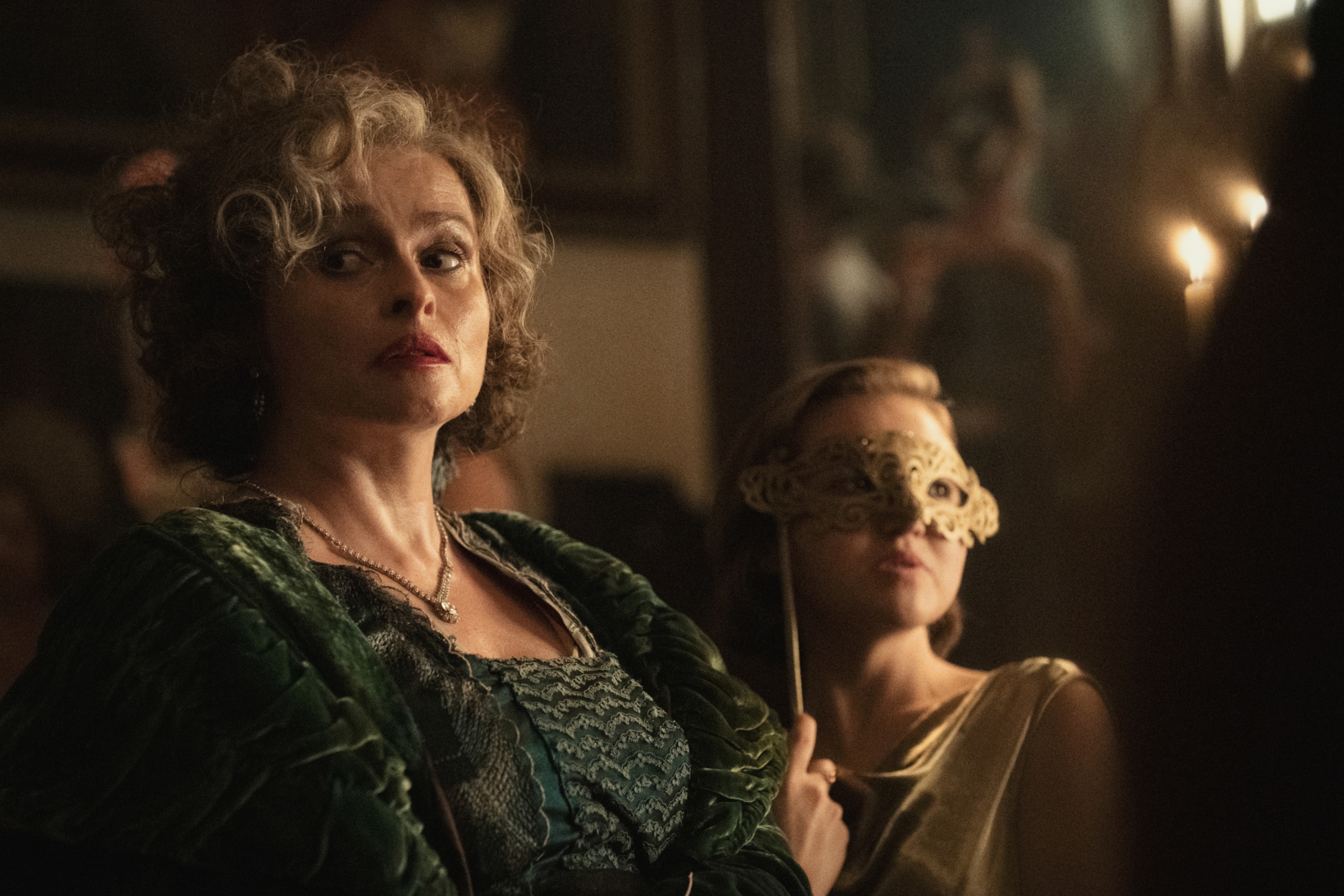 Las apuestas para todos los gustos que llegan al cine en este inicio de año 'Agatha Christie: las siete esferas', con Helena Bonham Carter.