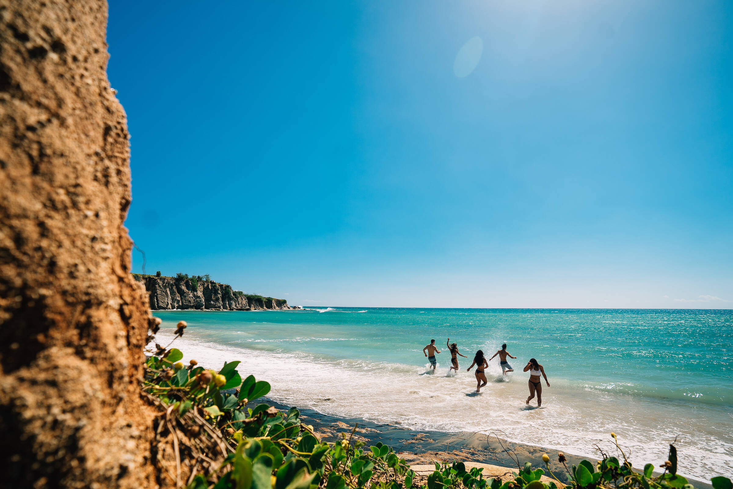 Islandia: el destino que atrae por sus glaciares, fiordos y auroras boreales Vieques, Puerto Rico cuenta con hermosas playas.