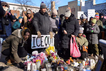 ‘Abolish ICE’, el movimiento que busca desmantelar la policía migratoria de Trump Memorial en nombre de Alex Pretti, en Minneapolis, el 25 de enero.