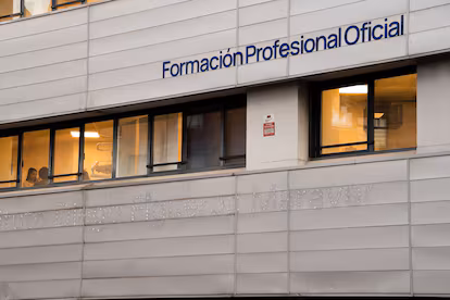 La FP privada crece el doble de rápido que la pública: miles de jóvenes pagan hasta 9.000 euros por cursar una titulación La FP privada crece el doble de rápido que la pública: miles de jóvenes pagan hasta 9.000 euros por cursar una titulación