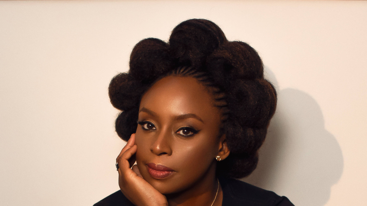 'Es mi primera novela como madre y como alguien que ya no tiene padres': Chimamanda Ngozi se sincera sobre su última obra y los 'ladrones de tiempo' 'Es mi primera novela como madre y como alguien que ya no tiene padres': Chimamanda Ngozi se sincera sobre su última obra y los 'ladrones de tiempo'