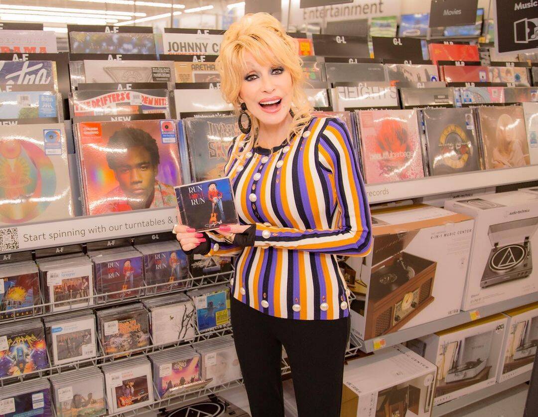 Karol G y Feid terminaron 'de forma amistosa' tras varios años de relación, confirma TMZ Dolly Parton