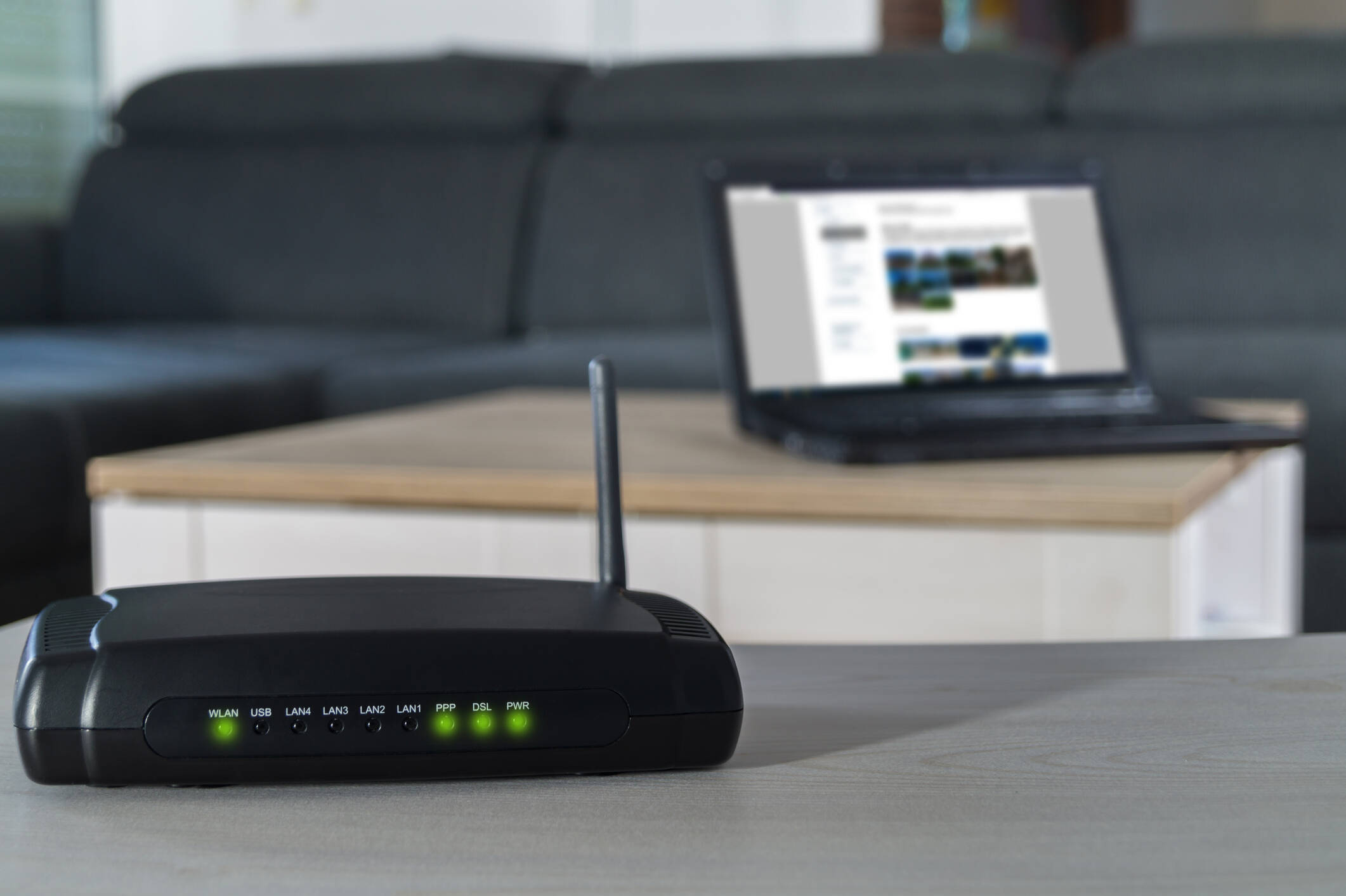 ¿Para qué sirve el puerto USB en el módem de internet? El módem del internet debe ponerse, preferiblemente, a la altura de los hombros.