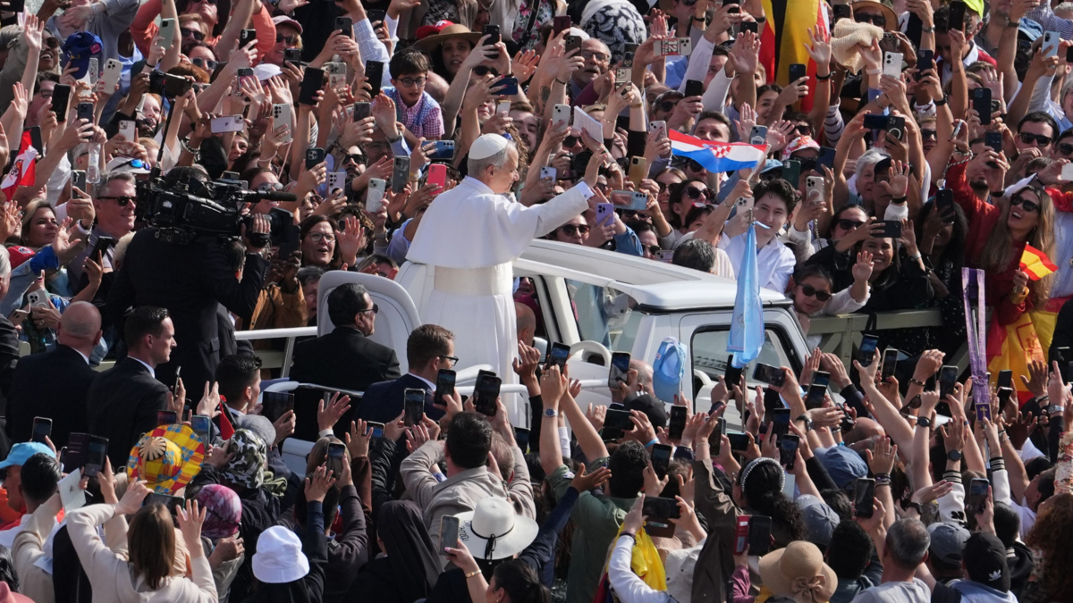 Papa León XIV reflexiona en misa de Año Nuevo: 'El mundo no se salva afilando espadas' Papa León XIV reflexiona en misa de Año Nuevo: 'El mundo no se salva afilando espadas'
