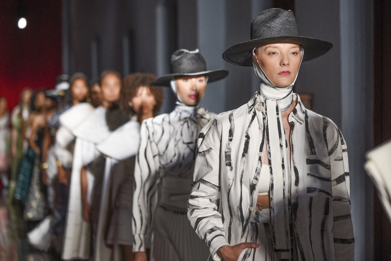 Adiós a lo básico: el 2026 se viste de más color Viva la moda