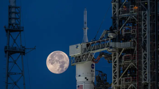 La Nasa analiza el fuego en el espacio para reforzar la seguridad de futuras misiones: estudios buscan proteger a astronautas ante incendios en órbita Artemis II