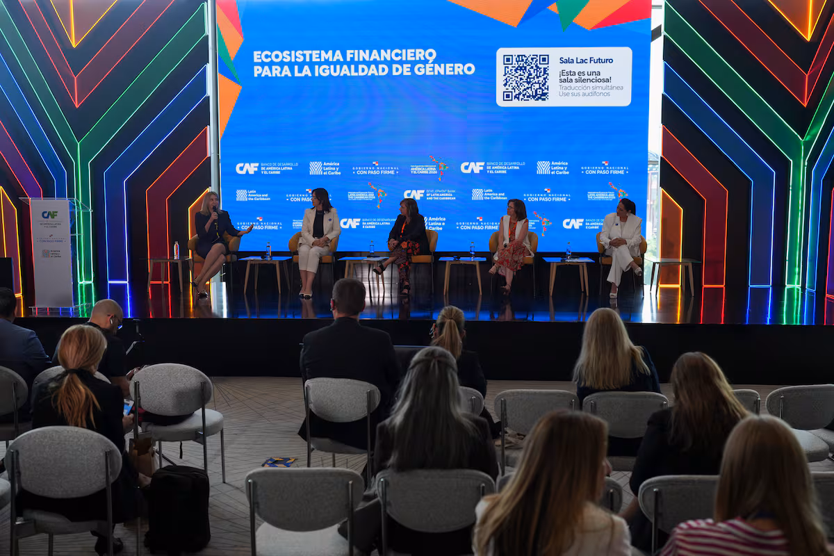 Acceso y acompañamiento: las asignaturas pendientes para la inclusión financiera de las mujeres EL PAÍS