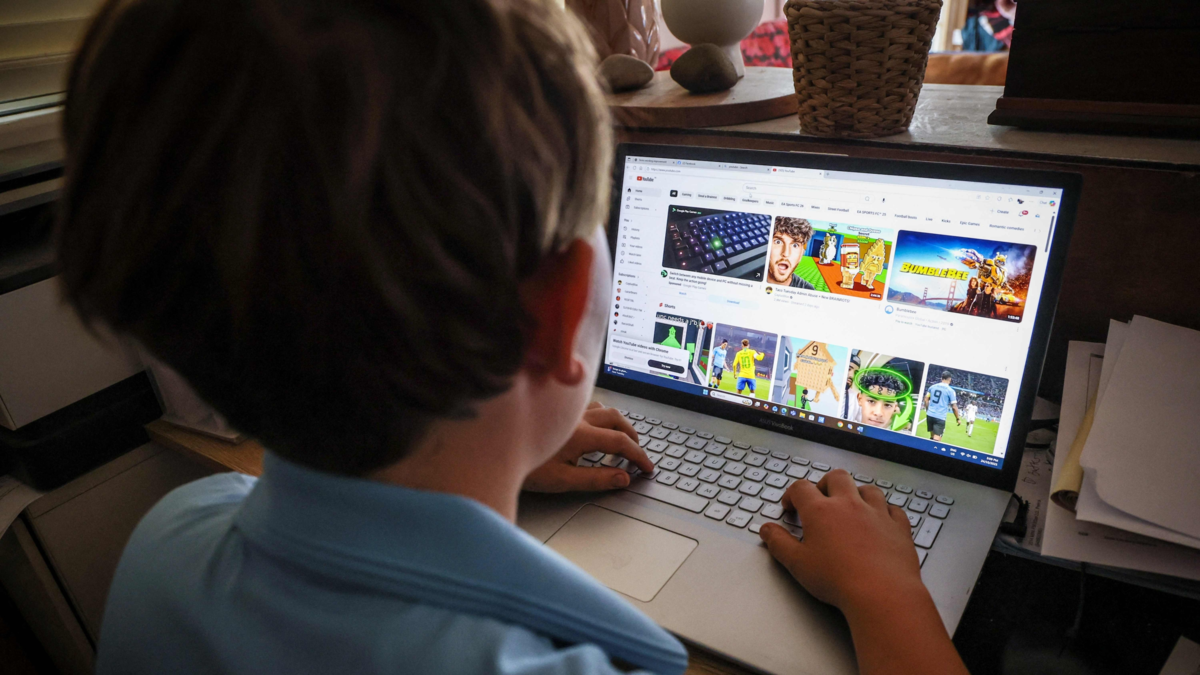 Australia cierra las redes sociales de cerca de cinco millones de adolescentes tras nueva ley: plataformas como TikTok pueden enfrentan multas Australia cierra las redes sociales de cerca de cinco millones de adolescentes tras nueva ley: plataformas como TikTok pueden enfrentan multas