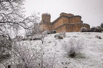 El temporal de nieve en Castilla y León y Aragón deja más de 50 carreteras afectadas en ocho provincias El temporal de nieve en Castilla y León y Aragón deja más de 50 carreteras afectadas en ocho provincias