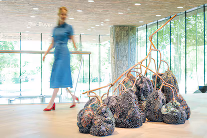 LAM, el museo que expone una máquina de chicles masticados, un retrato hecho con salchichas o una escultura de uvas con moho LAM, el museo que expone una máquina de chicles masticados, un retrato hecho con salchichas o una escultura de uvas con moho