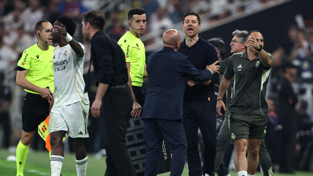 Caliente cruce entre el Cholo Simeone y Vinícius en la semifinal de la Supercopa de España: la polémica pasó de la cancha a las redes Caliente cruce entre el Cholo Simeone y Vinícius en la semifinal de la Supercopa de España: la polémica pasó de la cancha a las redes