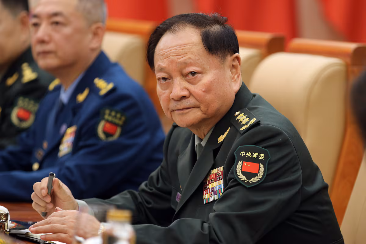 China purga a su cúpula militar y acusa al máximo general de “pisotear” la autoridad de Xi Jinping EL PAÍS