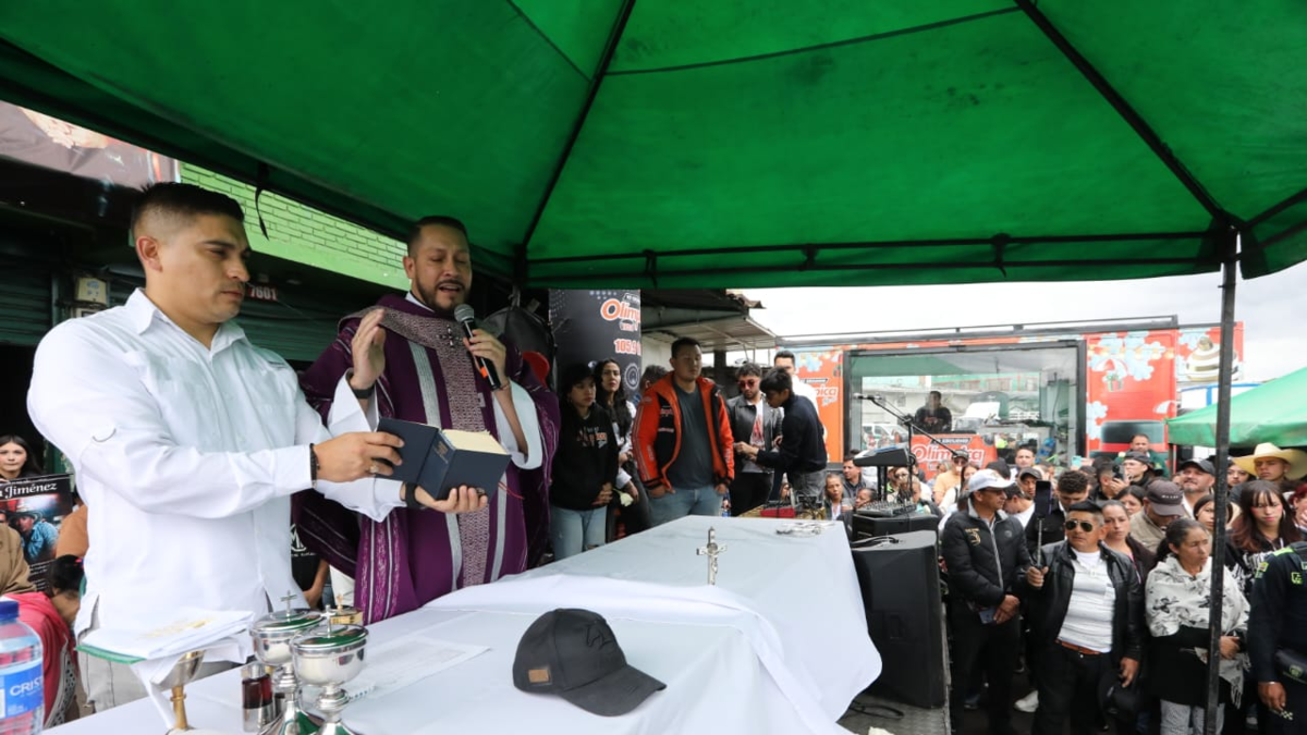 Comerciantes de Corabastos le rindieron homenaje a Yeison Jiménez Comerciantes de Corabastos le rindieron homenaje a Yeison Jiménez