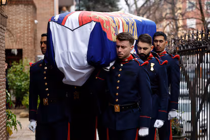 La Familia Real, sin Juan Carlos I, despide a Irene de Grecia en Madrid La Familia Real, sin Juan Carlos I, despide a Irene de Grecia en Madrid
