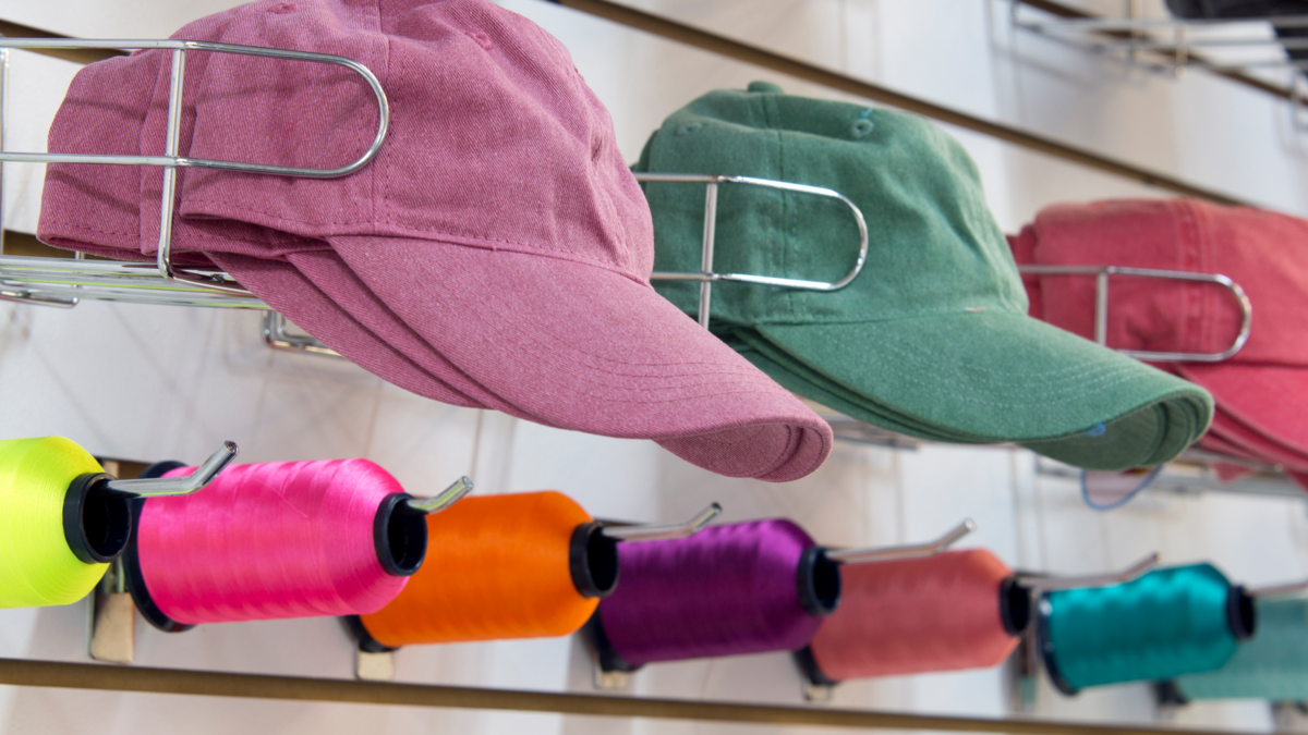 De accesorio a protagonista: cómo las gorras pasaron a ser el punto de partida de los ‘outfits’ De accesorio a protagonista: cómo las gorras pasaron a ser el punto de partida de los ‘outfits’