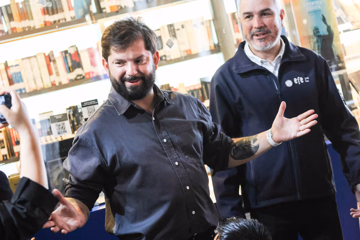 De qué trata ‘El fin del Homo sovieticus’, uno de los libros favoritos del presidente Boric EL PAÍS