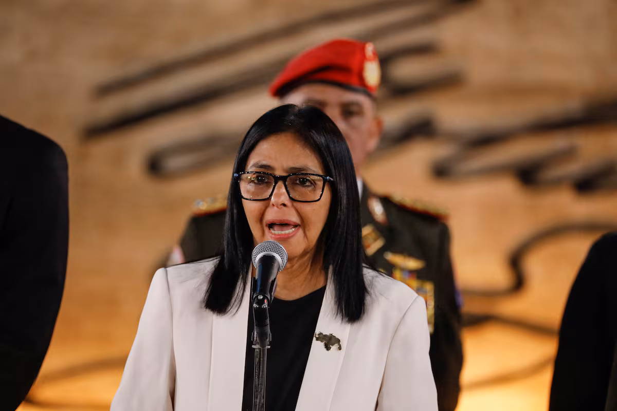 Delcy Rodríguez nombra al edecán de Maduro ministro de Presidencia EL PAÍS