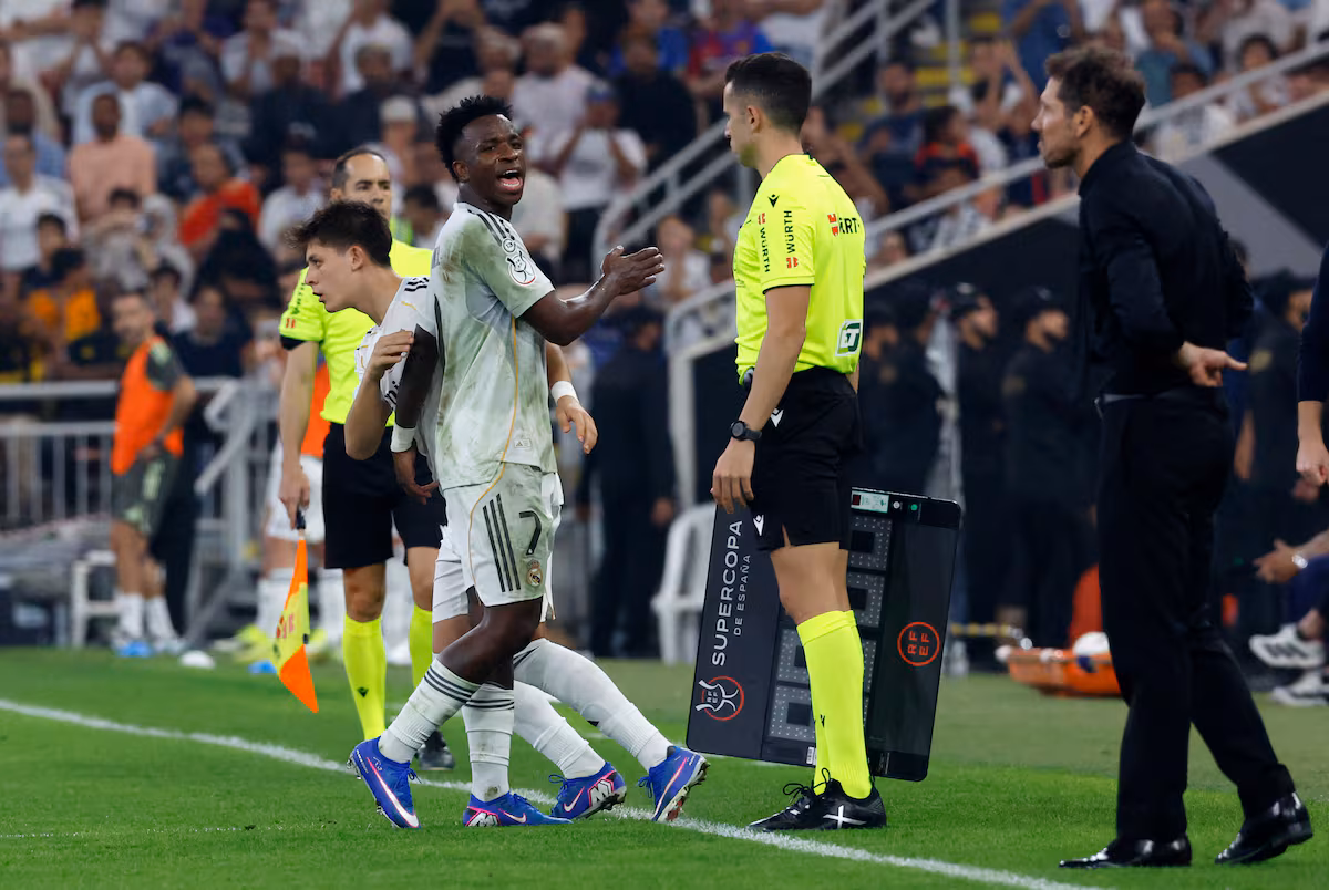 Derrota y ‘cancherismo’ en el derbi con más remates y más balón del Atlético en la era Simeone EL PAÍS