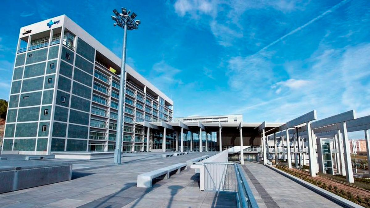 Dos pacientes fallecen luego de recibir seis veces la dosis recomendada de un medicamento Dos pacientes fallecen luego de recibir seis veces la dosis recomendada de un medicamento