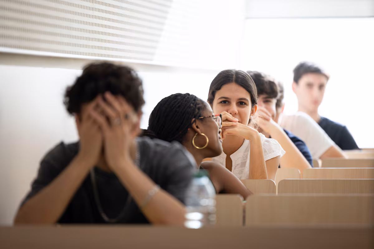 El Consejo Económico y Social critica al Gobierno por no definir ayudas a pymes en el estatuto del becario EL PAÍS