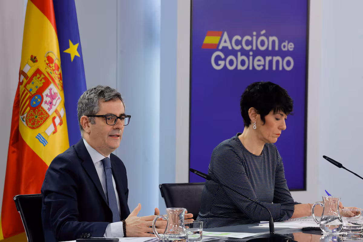 El Gobierno busca combatir los ‘deepfakes’ incluyéndolos como vulneración al derecho al honor EL PAÍS