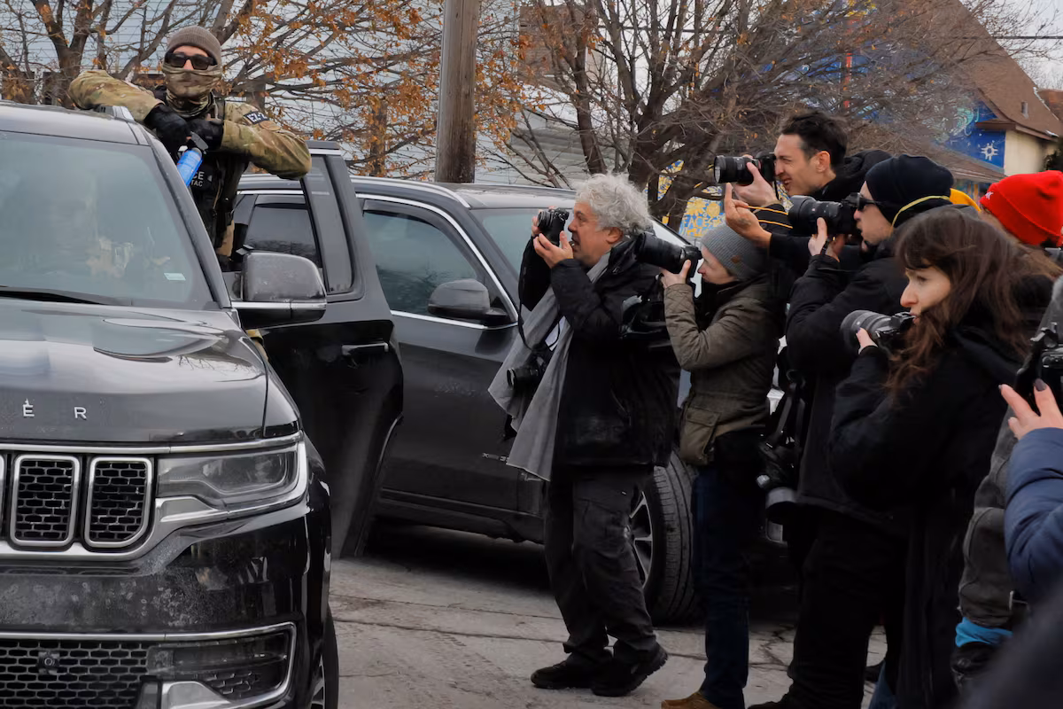 El Gobierno de Trump usa el tiroteo del ICE en Minneapolis para pasar al ataque contra un enemigo conocido, la prensa EL PAÍS