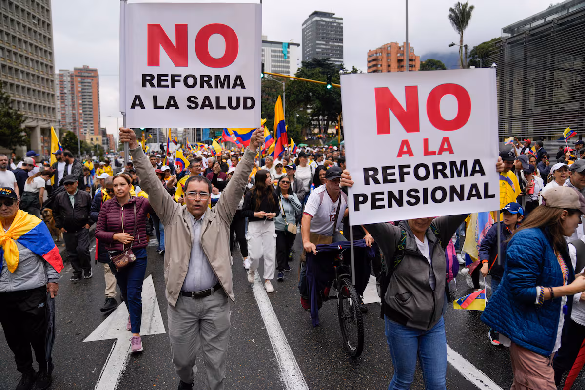 El Gobierno propone que el ahorro pensional financie la inversión en Colombia EL PAÍS