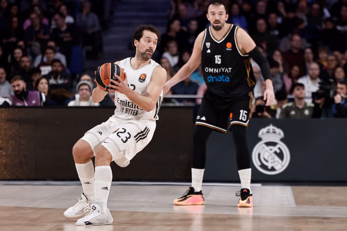 El Madrid remonta 14 puntos para brindarle una victoria a Sergio Llull en su partido 1.200 con la camiseta blanca EL PAÍS