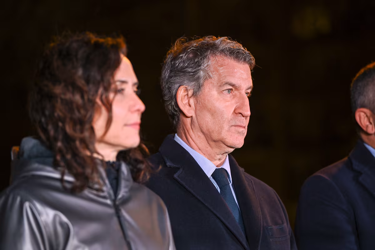 El PP pasa a la ofensiva contra Sánchez por Adamuz: Feijóo pide la comparecencia en el Senado y Ayuso exige la dimisión El PP pasa a la ofensiva contra Sánchez por Adamuz: Feijóo pide la comparecencia en el Senado y Ayuso exige la dimisión