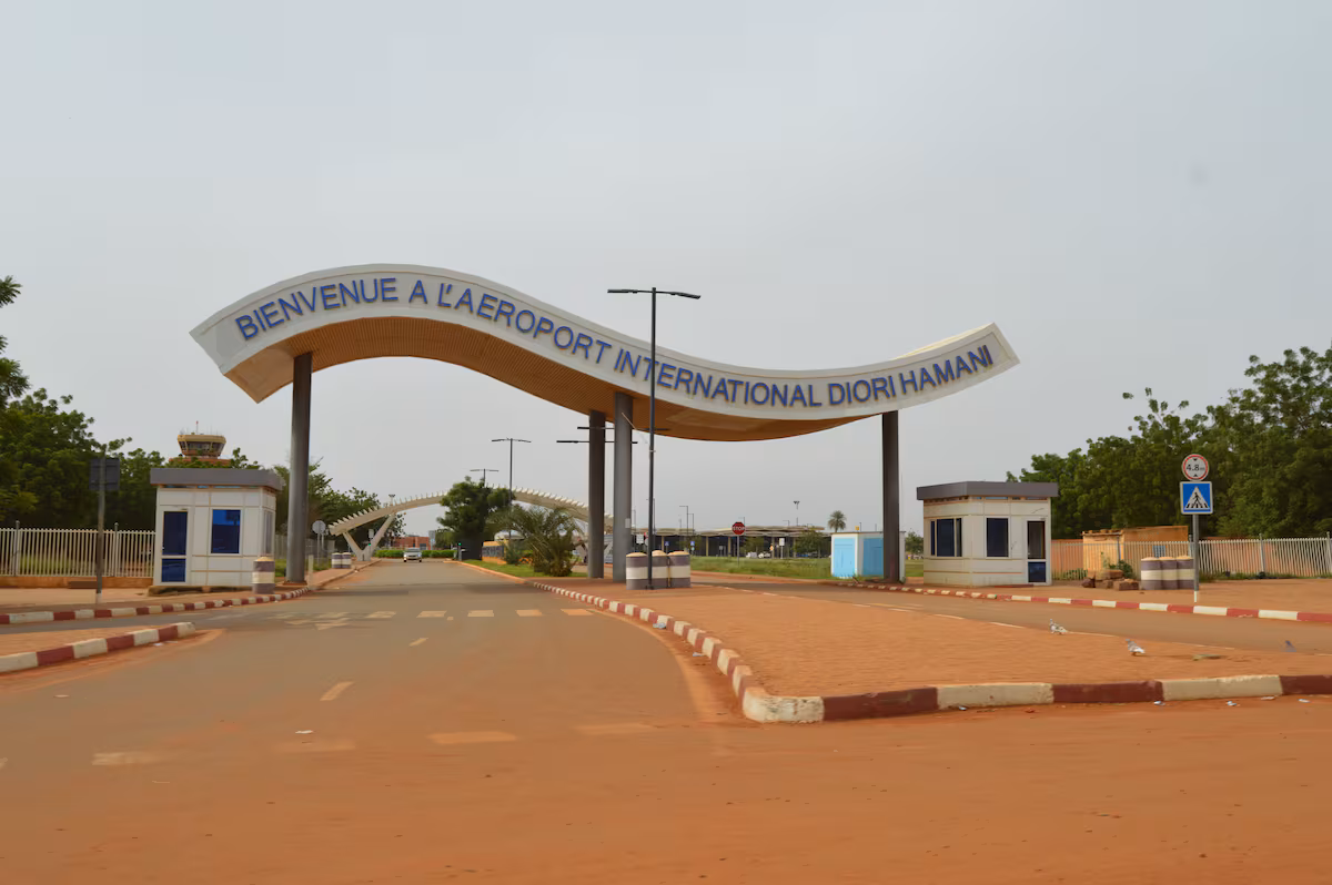El aeropuerto internacional de Níger sufre un ataque terrorista EL PAÍS
