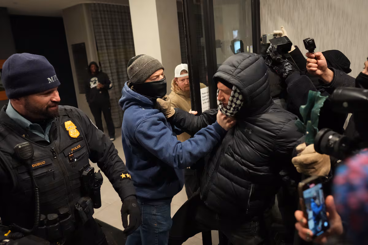 El despliegue de la policía migratoria de Trump en Minneapolis aterriza en los tribunales EL PAÍS