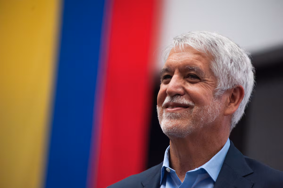 El exalcalde de Bogotá, Enrique Peñalosa, revive su aspiración presidencial EL PAÍS