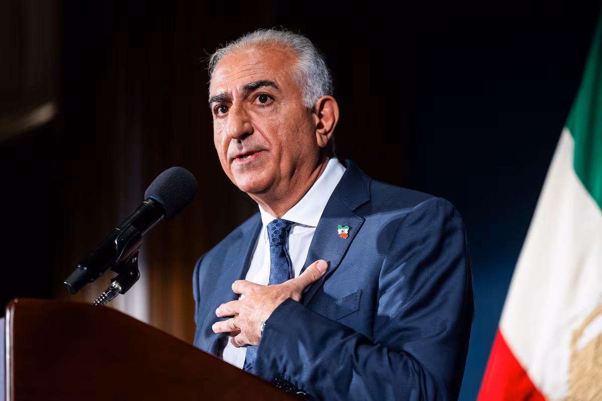El hijo exiliado del último shah reclama ayuda internacional para acabar con el régimen de Irán EL PAÍS