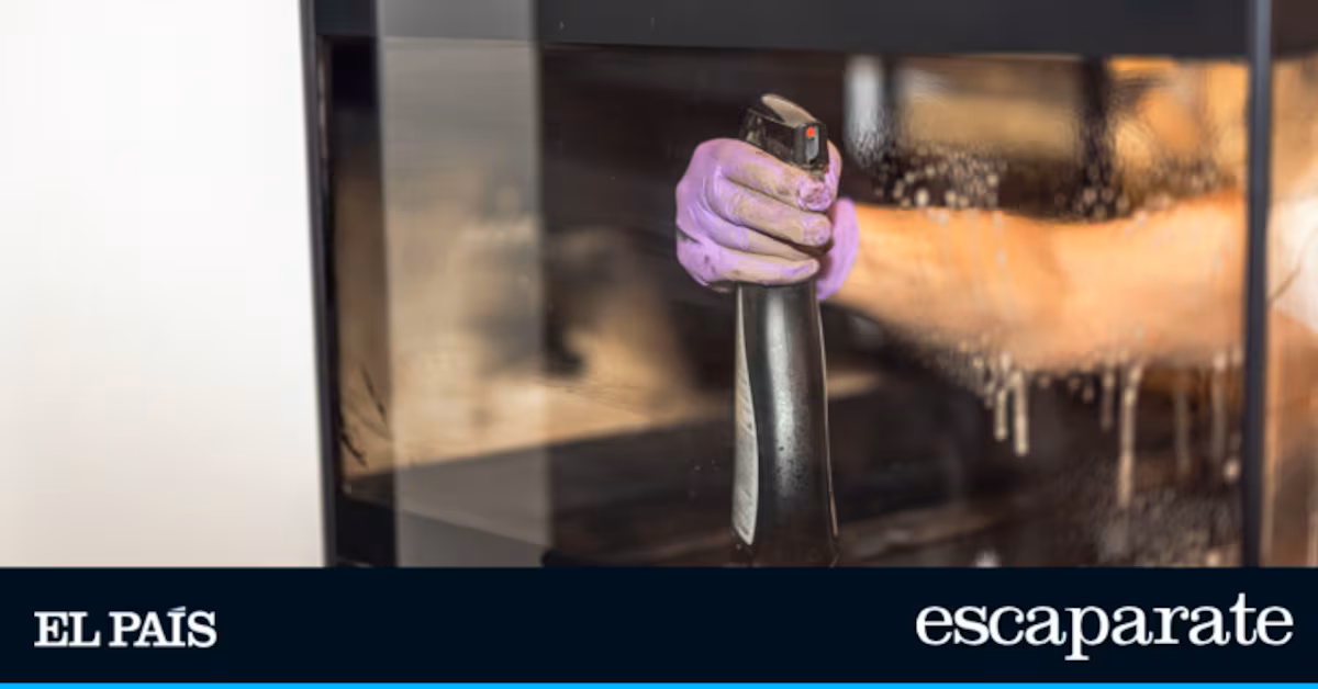 El limpiacristales antihollín que le hace falta a tu chimenea para dejarla impoluta cuesta menos de 6 euros en Amazon El limpiacristales antihollín que le hace falta a tu chimenea para dejarla impoluta cuesta menos de 6 euros en Amazon