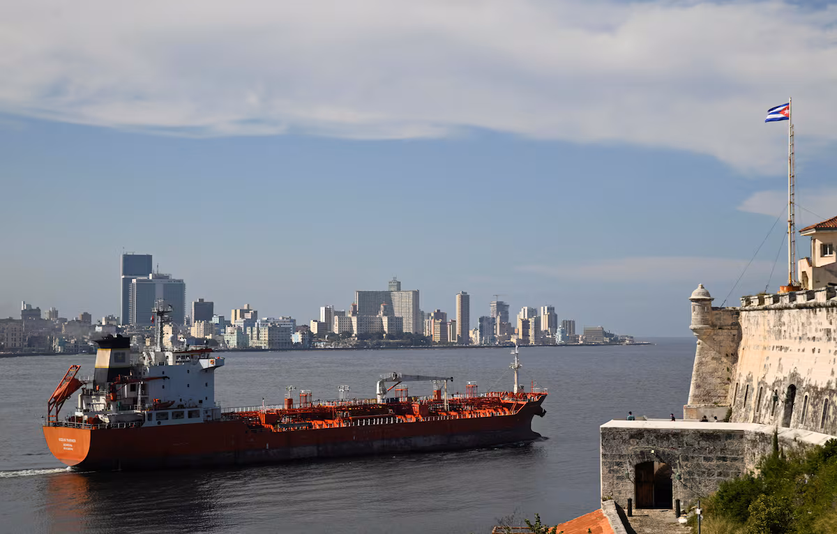 El suministro de petróleo a Cuba levanta una polvareda en el Gobierno de Sheinbaum EL PAÍS
