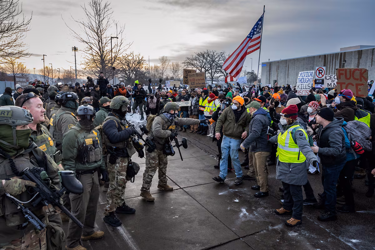 El vídeo grabado por el agente del ICE que mató a tiros a una mujer en Minneapolis escala la crisis en Estados Unidos EL PAÍS