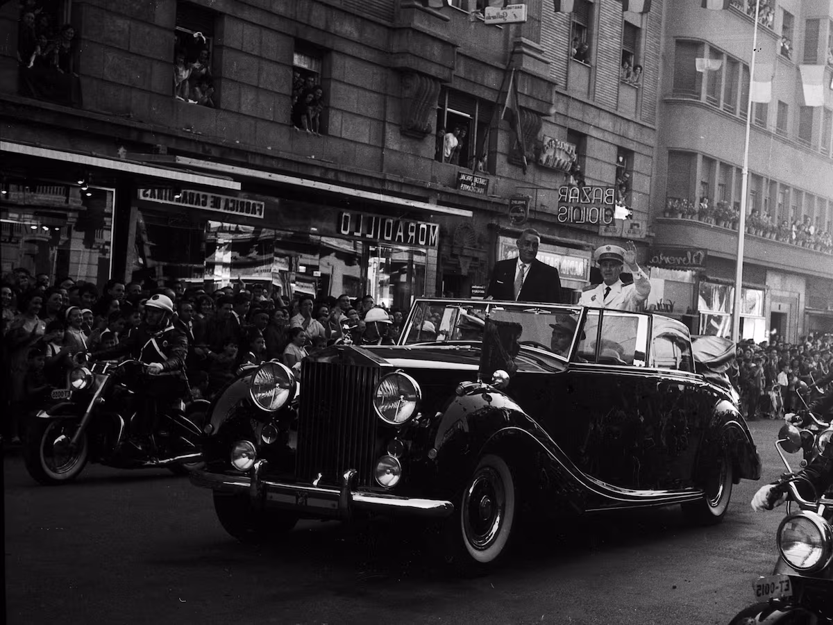 El ‘Diario de León’ regala un calendario de 2026 con una foto de Franco EL PAÍS