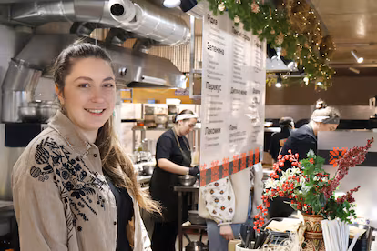 El éxodo de empresas y trabajadores hacia el oeste para alejarse del frente parte a Ucrania en dos El éxodo de empresas y trabajadores hacia el oeste para alejarse del frente parte a Ucrania en dos