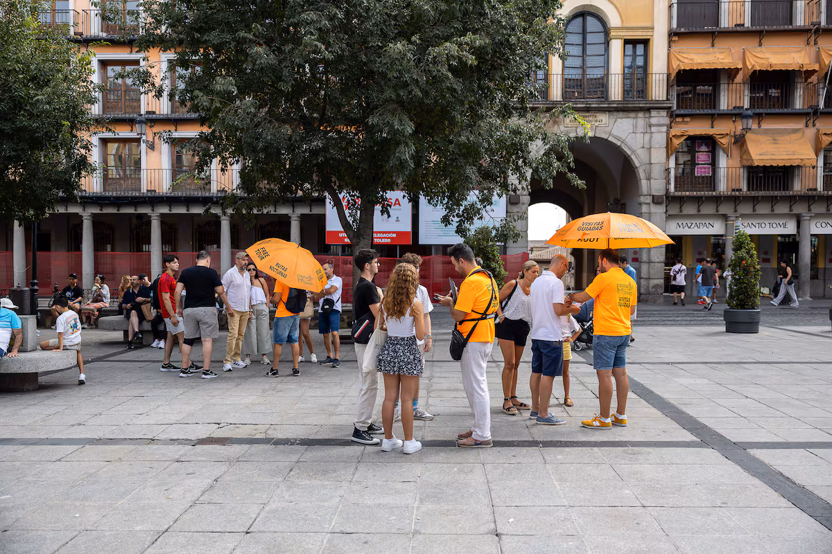 Guías turísticos: cuando la precariedad camina bajo un paraguas EL PAÍS