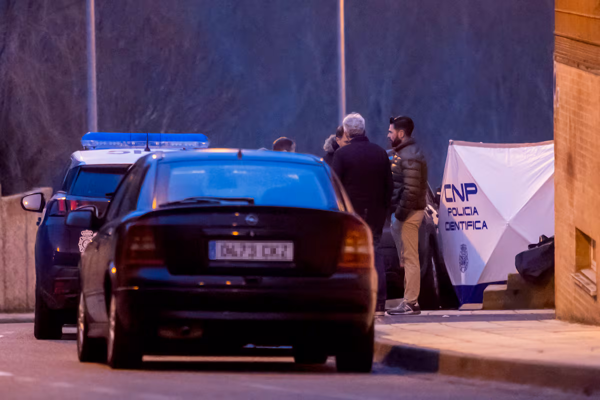 Hallados muertos una pareja de jóvenes en un coche con la calefacción puesta y aparcado en un garaje de Soria EL PAÍS