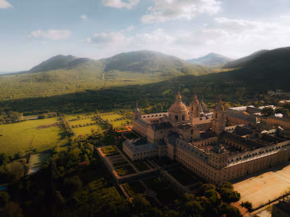 Madrid cultiva el turismo para ultrarricos: 6.000 euros por ver un Escorial exclusivo o 1.000 por tapear con un familiar del Rey Madrid cultiva el turismo para ultrarricos: 6.000 euros por ver un Escorial exclusivo o 1.000 por tapear con un familiar del Rey