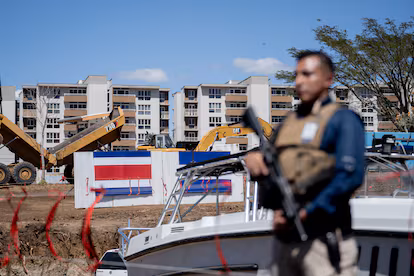 Bukele exporta a Costa Rica su modelo de megacárcel: “La fuerza es la única forma de solucionar la violencia” Bukele exporta a Costa Rica su modelo de megacárcel: “La fuerza es la única forma de solucionar la violencia”