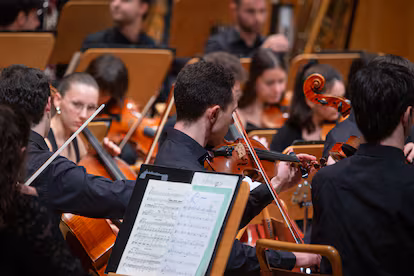 Jonathan Nott inicia su ‘nueva vida española’ con un Shostakóvich tenso y poético Jonathan Nott inicia su ‘nueva vida española’ con un Shostakóvich tenso y poético