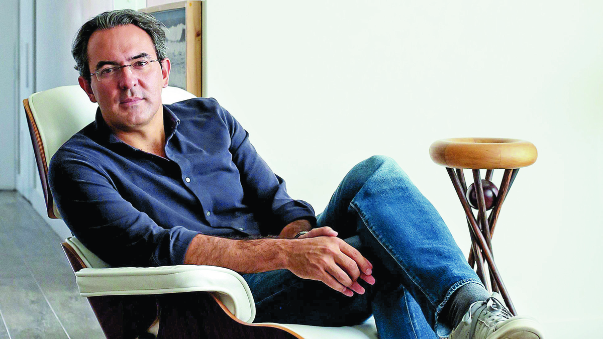 'Quisiera que los colombianos elijan a alguien que no sea violento': Juan Gabriel Vásquez habla sobre su nuevo libro y la época de la opinadera Juan Gabriel Vásquez y la era de la opinadera